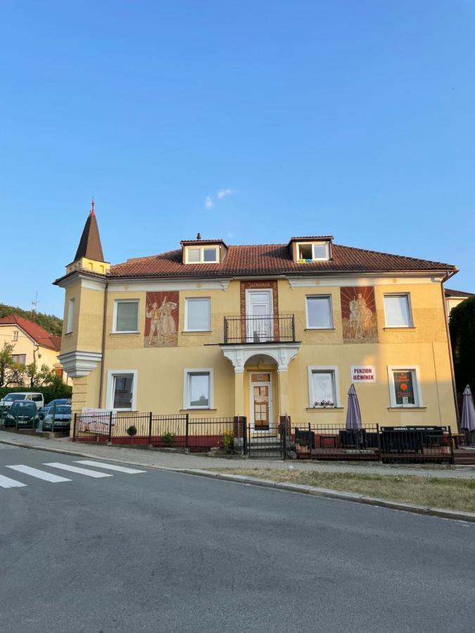 Penzion Jecminek Luhačovice Exteriör bild